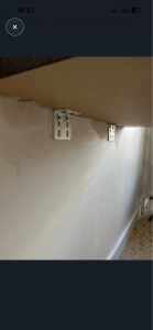 Photo de galerie - équerre robuste de mobilier, rebouchage des anciens trous, , fixation très solide, client satisfait !