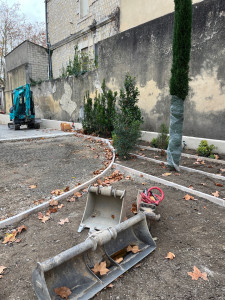 Photo de galerie - Aménagement extérieur 
Nivellement et pose de bordures 