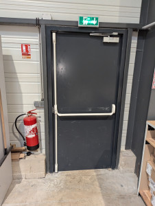 Photo de galerie - Remplacement d'un système complet anti-panique dans des locaux professionnels