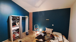 Photo de galerie - Mise en place d'un papier peint et peinture d'un mur Avant 