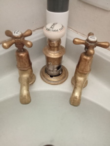 Photo de galerie - Remise a neuf robinet en cuivre

