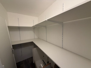 Photo de galerie - Les étagères 