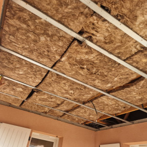Photo de galerie - Plafond extérieur pose placo et isolation