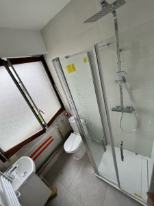 Photo de galerie - Installation douche complète vasque cabine de douche plus wc 