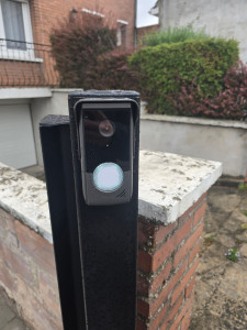 Photo de galerie - Pose visiophone connecté Somfy