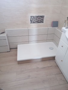 Photo de galerie - Bonjour. Je suis auto-e minutieux .. je réalise un peu tout type de travaux (peinture 'agencement' dressing sur mesure). 