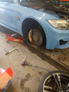 Photo de galerie - BMW M4, Entretien disques et plaquettes de freins et Vidange 