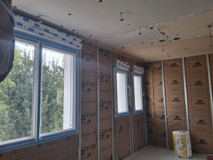 Photo de galerie - Travaux d’isolation intérieure des murs et plafonds
Pose d’ossature métallique pour cloisons et doublages
Installation de plaques de plâtre et faux plafond
Préparation des passages électriques et spots encastrés
Pose et finition autour des menuiseries et 
