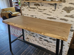 Photo de galerie - Table haute plateau chêne, pied métallique 