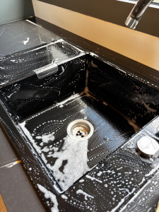 Photo de galerie - Préparation d’un airbnb de 180m2.
Cuisine à fond