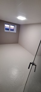 Photo de galerie - Piece de garage isolation bande peinture plafond et sol