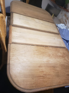 Photo de galerie - Renovation (ponçage et collage) d'une table encienne