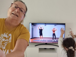 Photo de galerie - Sport à la maison avec ma petite fille 