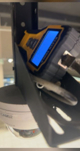 Photo de galerie - Installation d’une caméra de surveillance avec enregistrement et configuration chez un client.

