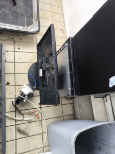 Photo de galerie - Démontage, et mise en recyclage des objets H.S récupérer chez les clients 