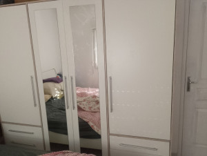 Photo de galerie - Garde robe a 4 porte plus tiroirs 