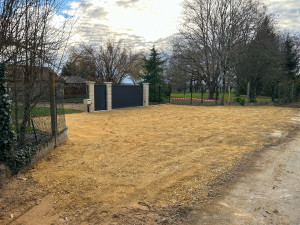 Photo de galerie - Création complète de portail, portillon avec semelle et grillage rigide