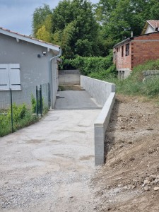Photo de galerie - Murs de clôture 32m linéaire avec joint de dilatation 