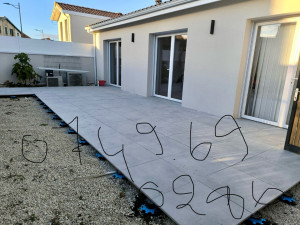 Photo de galerie - Pose dalle sur plot
