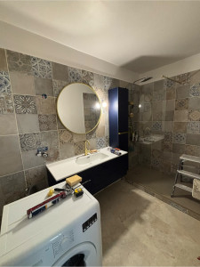 Photo de galerie - Réalisation salle de bain complète /plomberie, peinture,carrelage,sols pvc