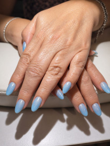 Photo de galerie - Un beau bleu pour l'été en semi-permanent.