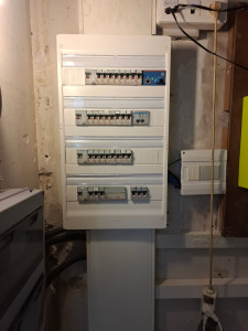 Photo de galerie - Installation tableau électrique 
 triphasé 