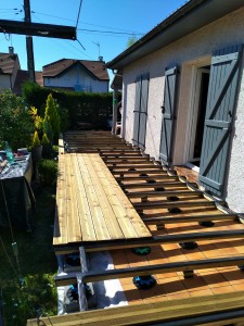 Photo de galerie - Fabrication d'une terrasse en bois.