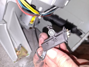 Photo de galerie - Remplacement charbon sur un machine a laver.