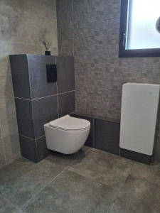 Photo de galerie - Installation complète d'un wc suspendu + création d'un coffrage + pose du carrelage 
