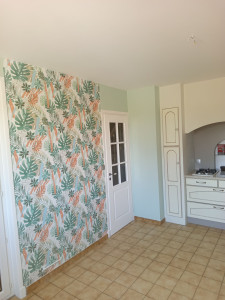 Photo de galerie - Pose d'une tapisserie plus peinture des murs
