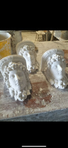 Photo de galerie - Moulage de consoles tête de Persephone