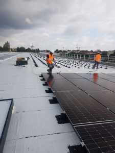 Photo de galerie - Installations panneaux solaires. 