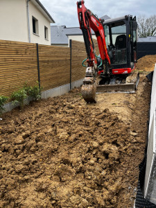 Photo de galerie - Clôture bois, plantation, terrassement et semis gazon