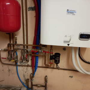 Photo de galerie - Installation d’un filtre à boue sur une PAC