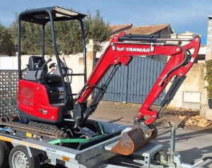 Photo de galerie - Mini pelle 1t7 + 3 godets
tarif de livraison selon distance 
avec où sans chauffeur 
à partir de 150ht /j