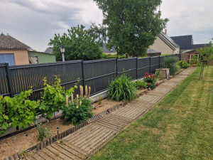 Photo de galerie - Réalisation d'une clôture avec soubassement et ocultant 