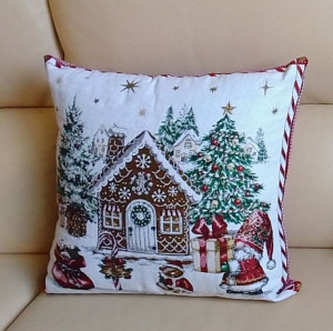 Photo de galerie - Un coussin fait sur-mesure pour le salon