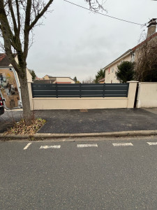 Photo de galerie - Pose d’une clôture en aluminium