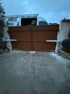 Photo de galerie - Pose d’un portail battant