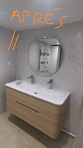 Photo de galerie - La nouvelle salle de bain, meuble vasque, sèche serviette, miroir et collone suspendu 