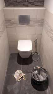 Photo de galerie - Rénovation des toilette, installation de carrelage. 