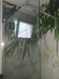 Photo de galerie - Paroi de douche libérée du calcaire