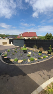 Photo de galerie - Réalisation par terre de fleurs, 