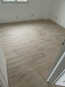 Photo de galerie - Pose de parquet avec sous couche et quart de rond