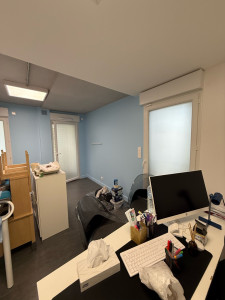 Photo de galerie - Peinture et rénovation d’un cabinet de pédiatrie avec des couleurs adaptées et agréables pour les enfants.