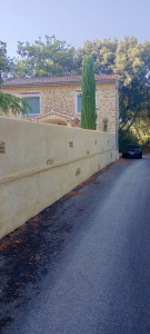 Photo de galerie - Après nettoyage de mur de clôture par pulvérisation