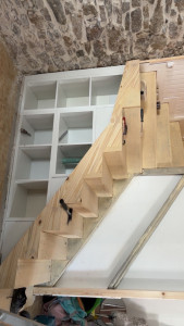 Photo de galerie - Renforcement d’escalier, pose de meuble sur mesure en dessous de l’escalier et peinture escalier