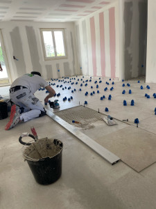Photo de galerie - Pose de carreaux effet travertin 60/60