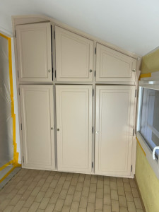 Photo de galerie - Changement de couleur sur un placard qui était vernis