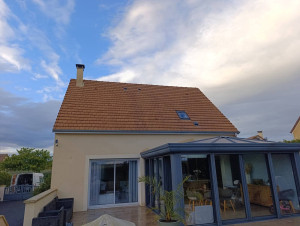 Photo de galerie - Demoussage, nettoyage base pression et imperméabilisant d'une toiture